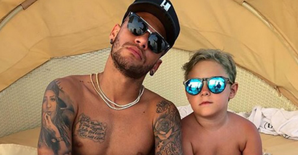 Neymar Mostra Surpresa Que Ganhou Do Filho Davi Lucca No Dia Dos Pais