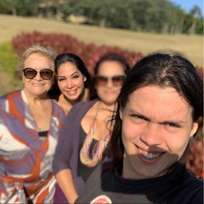 Lucas Cardi e família. Foto/Reprodução: Instagram